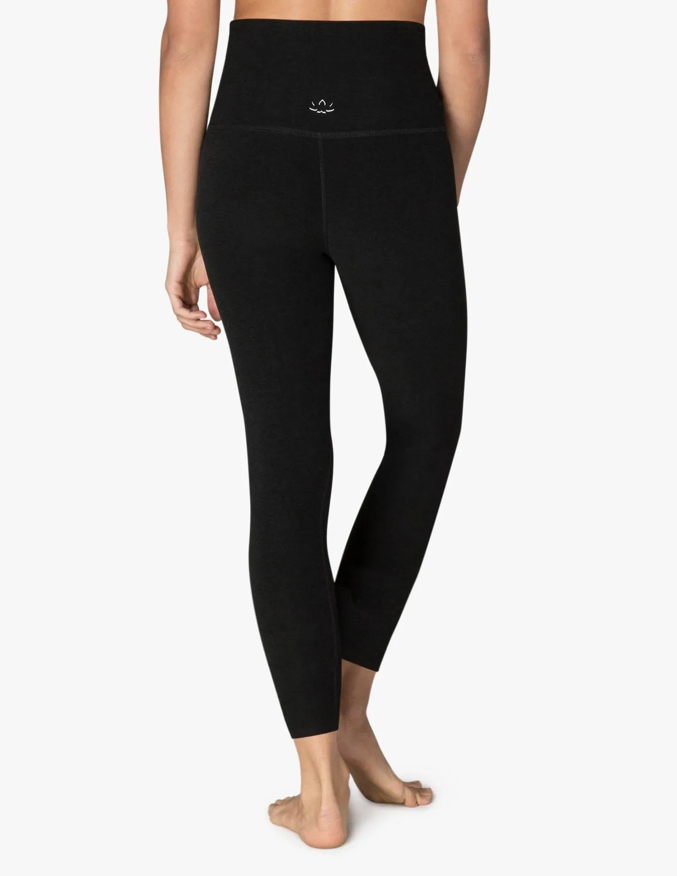 Beyond Yoga High Waist Long Legging - Darkest Night is a fashionable and comfortable yoga legging that can elevate your workout 