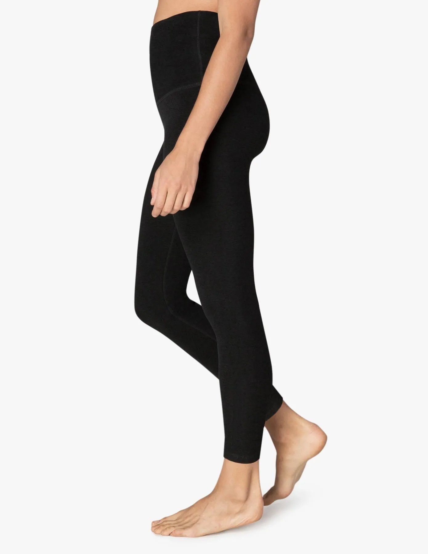 Beyond Yoga High Waist Long Legging - Darkest Night is a fashionable and comfortable yoga legging that can elevate your workout 