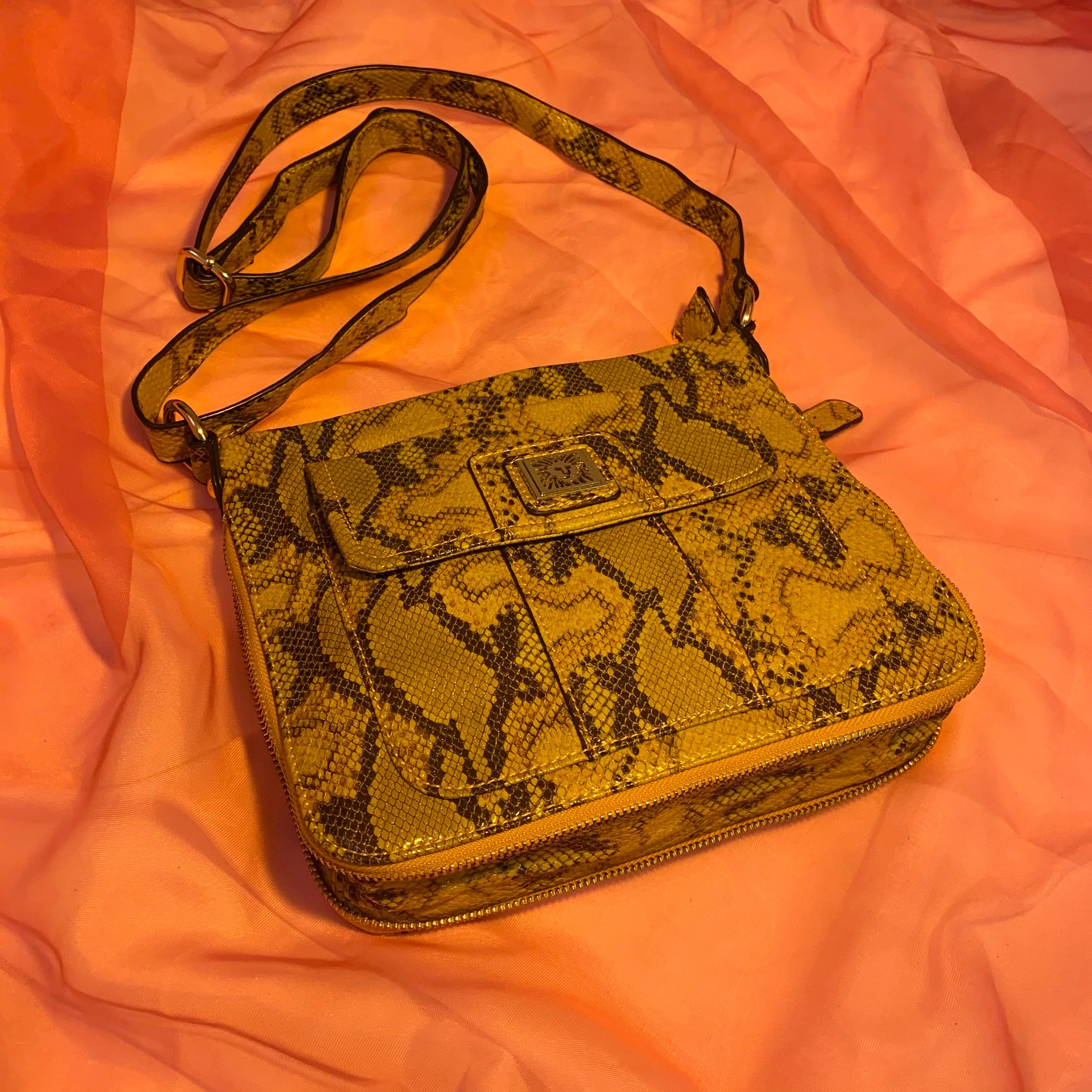 Faux reptile texture glossy handbag