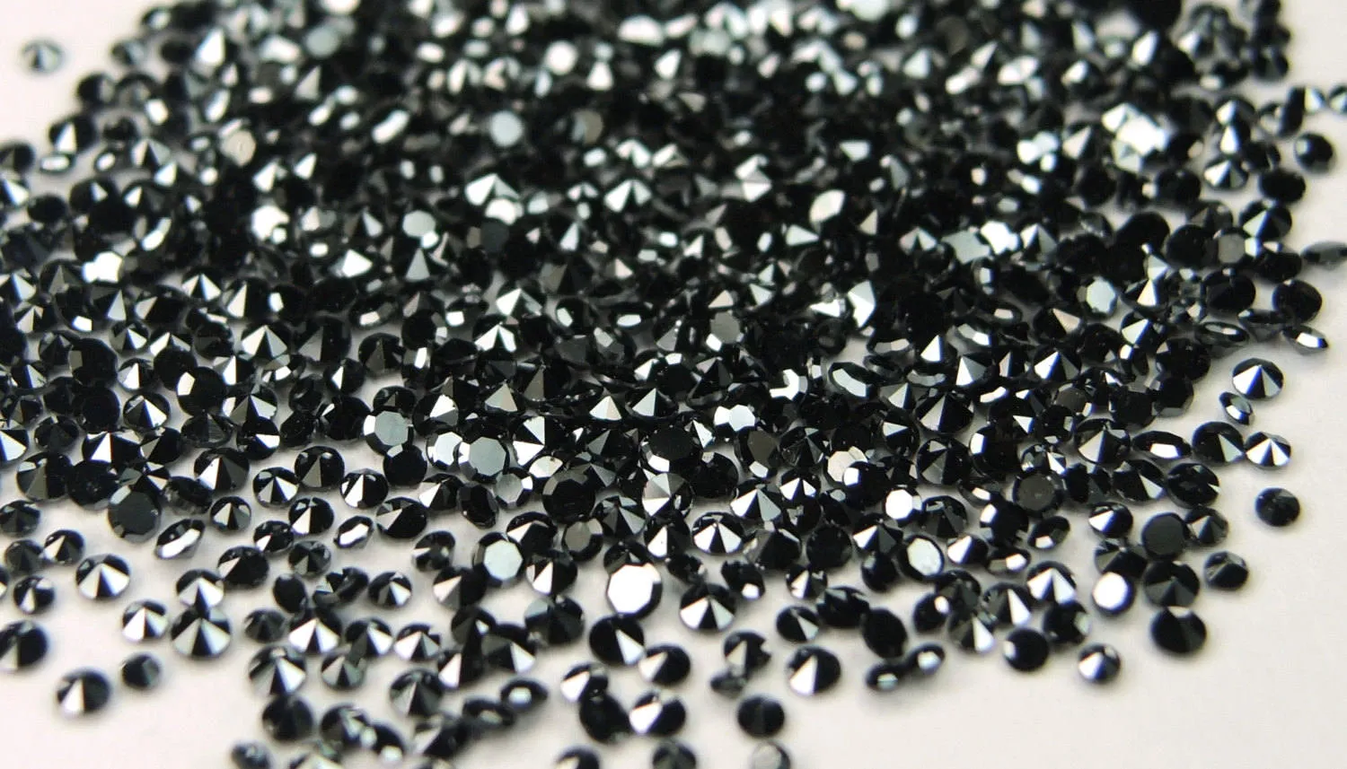 Natural black loose diamonds lot of 100pcs, round shape, single cut, 0.80 to 1.35mm in size, code Q09.