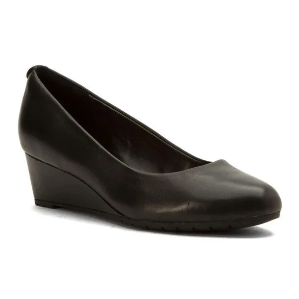 The SEO optimized title for Clarks Vendra Bloom is Clarks Women's Vendra Bloom Wedge Pump.